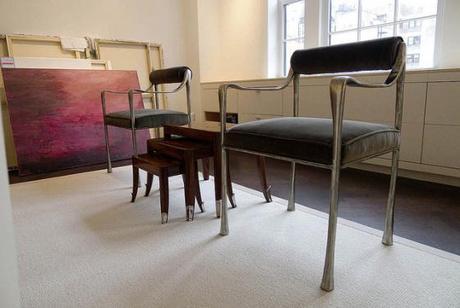 ¡Decorar con mesas nido! mesas nido entre sillas