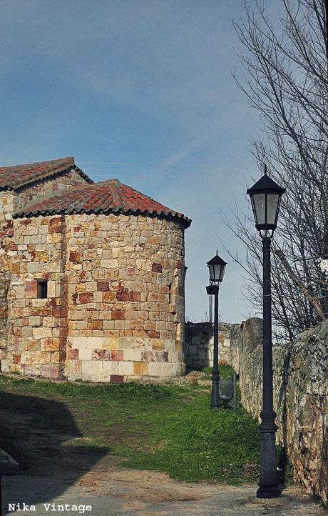 Santiago de los Caballeros: Una Ermita del S. XII