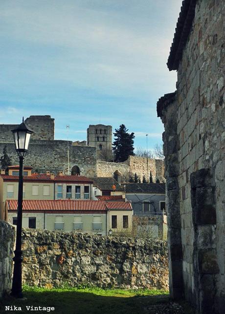 Santiago de los Caballeros: Una Ermita del S. XII