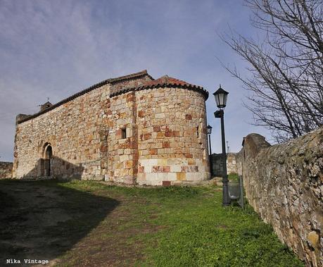 Santiago de los Caballeros: Una Ermita del S. XII