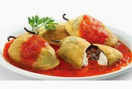 Chiles anchos rellenos de picadillo