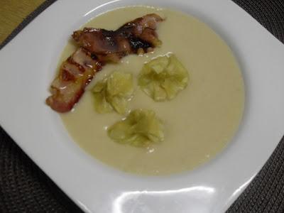 Vichyssoise de pera con wonton de queso 