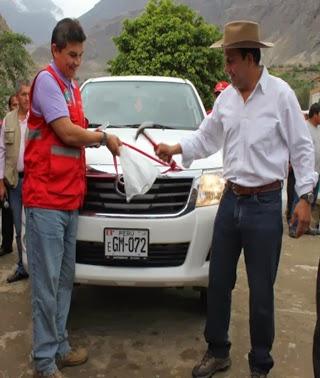 En Yauyos: GORE LIMA ENTREGA AMBULANCIA CAMIONETA Y MOTOS LINEALES A LA MICRO RED DE SALUD CATAHUASI...