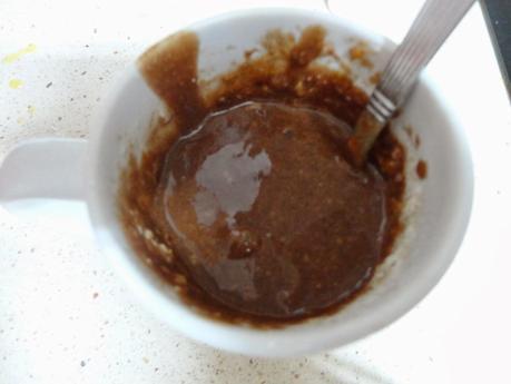 Bizcocho de chocolate en taza en 3 minutos (Receta en microondas)