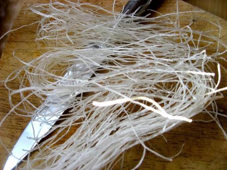 BACALAO CON FIDEOS DE ARROZ Y MANZANA