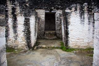 Lugar de las Voces, Tikal