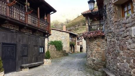 Barcena Mayor, una joya en Cantabria.