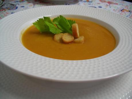 SOPA DE APIO Y ZANAHORIA / FILETES DE GALLO CON SALSA DE GAMBAS