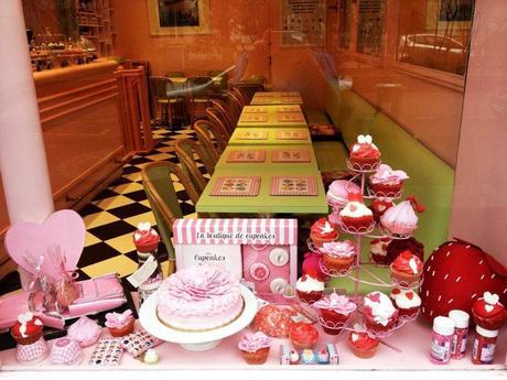 Decoración para escaparate de tienda de cupcakes - Chloes París