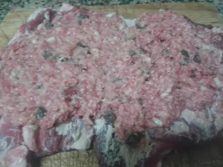 Redondo de cerdo relleno de carne picada, paté de oca y pasas sultanas