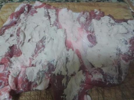 Redondo de cerdo relleno de carne picada, paté de oca y pasas sultanas