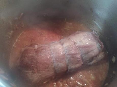 Redondo de cerdo relleno de carne picada, paté de oca y pasas sultanas