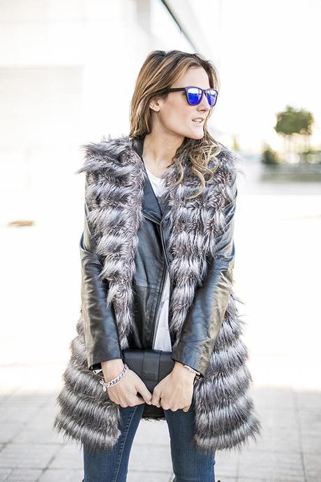 OUTFITS, faux fur vest, oversized leather jacket, chaqueta oversized piel zara, camiseta rock mango, jeans jbrand, Aristocrazy, dime que me quieres, Knockaround, stuart weitzman 50/50 boots, another stories, cristina blanco blog, guiadeestilo, guia de estilo blog, spanish fashion blog