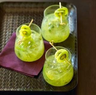 BEBIDAS DE FRUTA PARA FESTEJAR