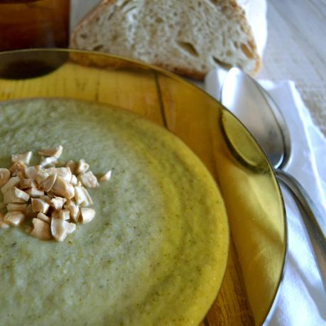 CREMA DE BROCOLI AL LIMON CON ALMENDRAS