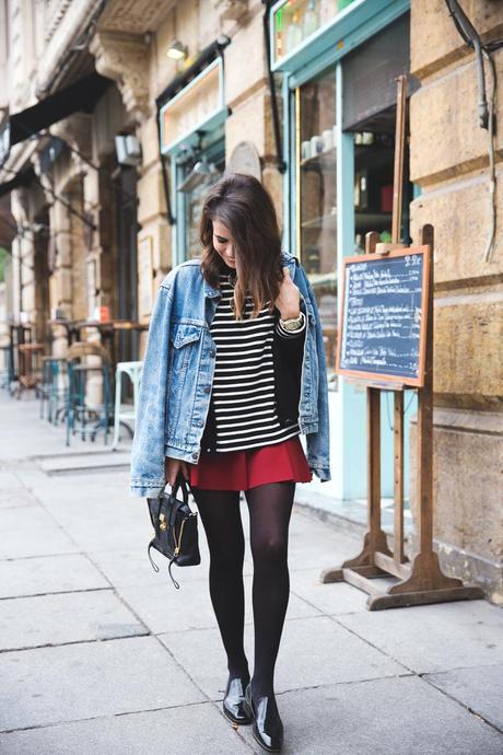 Vintage_Levis-Red_Skirt-Striped_Top-Loafers-Street_Style-Outfit-3