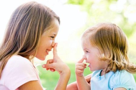 vídeos de niños imitadores