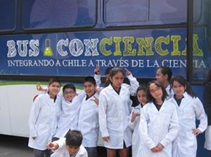 Talleres “Bus ConCiencia” junto al MNHN (Santiago, Chile)