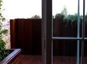 Mirando jardín desde casa