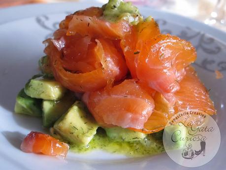 SALMON MARINADO CON NARANJA Y LIMON EN TARTAR DE AGUACATE