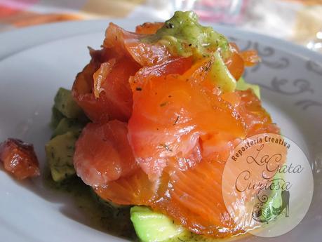 SALMON MARINADO CON NARANJA Y LIMON EN TARTAR DE AGUACATE
