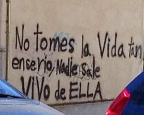 NO TOMES LA VIDA TAN EN SERIO. NADIE SALE VIVO DE ELLA