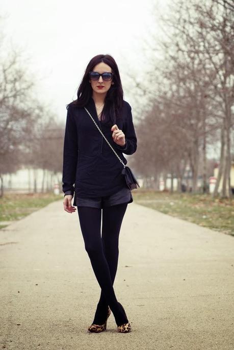 ALL BLACKShirt:Persun, Bag: Purificación Garcia, Heels: P...