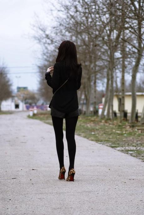 ALL BLACKShirt:Persun, Bag: Purificación Garcia, Heels: P...