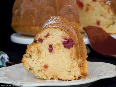 Bundt Cake de Fruta Escarchada y Cerezas Confitadas