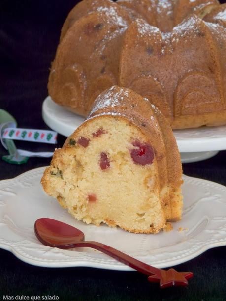 Bundt Cake de Fruta Escarchada y Cerezas Confitadas