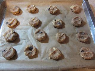 GALLETAS DE HARINA DE ESPELTA, ARANDANOS Y PAPAYA CON CHOCOLATE BLANCO