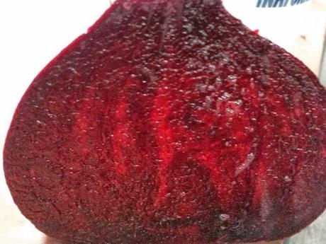 Risotto de remolacha con salmonetes.