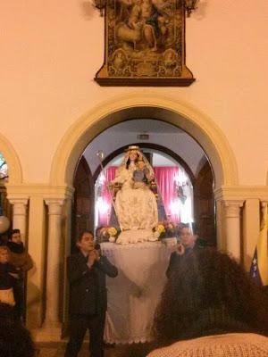 Por primera vez los venezolanos celebran la fiesta  de la Divina Pastora en Sevilla.