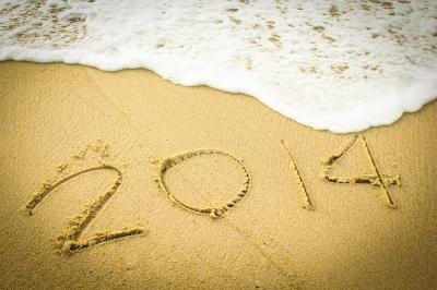 2014 marcado en la arena de la playa cerca del mar. Hin255/Freedigitalphotos.net