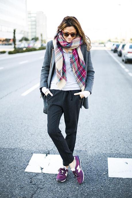 JOGGER PANTS + NEW BALANCE OUTFITS, burgundy new balance u 410, oversized coat, comptoir des cotonniers, bufanda cuadros zara, gafas mr boho, mr boho shades, dime que me quieres, jogger pants zara, cristina blanco, guiadeestilo, guia de estilo blog, spaniss fashion blog,