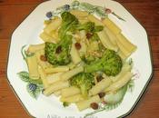Macarrones brócoli, pasas piñones (receta siciliana)