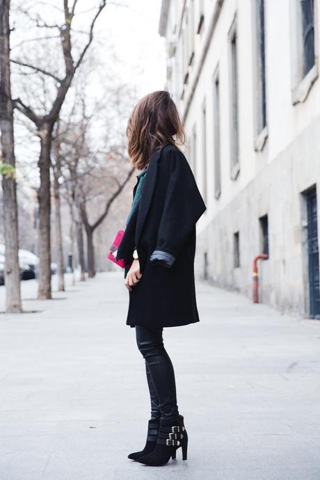 Leather_Trousers-Black_Coat-Gree_Shirt-Burgundy-Outfit-Street_style-44