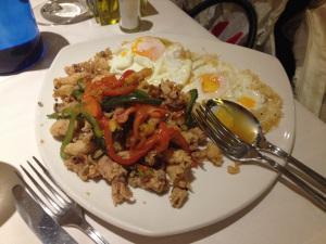 Puntillas de calamar con huevos rotos