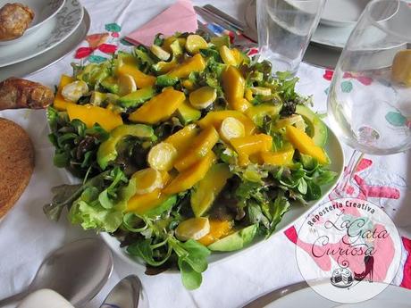 ENSALADA DE AGUACATE, MANGO Y QUESO DE CABRA