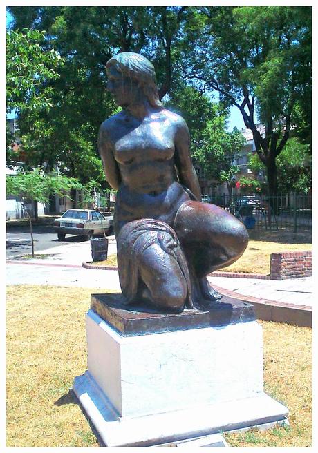 Gabriela Mistral: Poetisa latinoamericana.