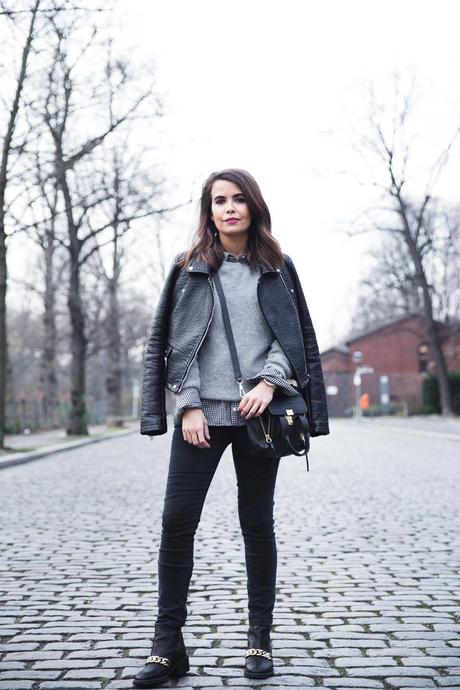 Check_Shirt-Grey_Knitwear-Black_Jeans-Chained_Booties-Street_Style-Outfit-10