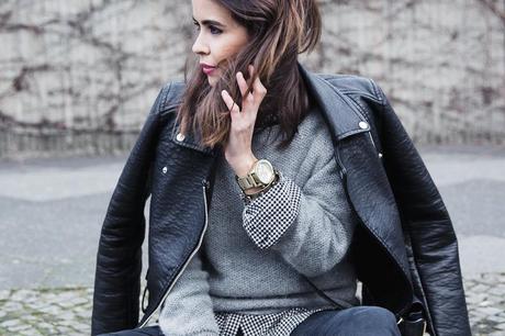 Check_Shirt-Grey_Knitwear-Black_Jeans-Chained_Booties-Street_Style-Outfit-18