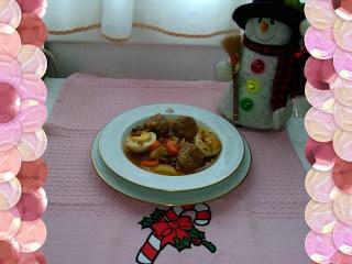 ALMONDIGAS CON ALCACHOFAS Y MOIXARNONS