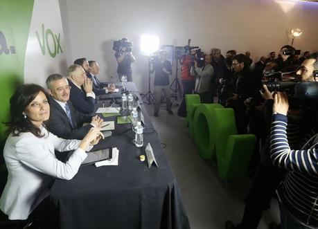 Vox, Pilar de Borbón, la centralización y otras chicas del montón