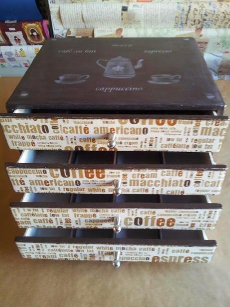 Caja dispensadora para café.