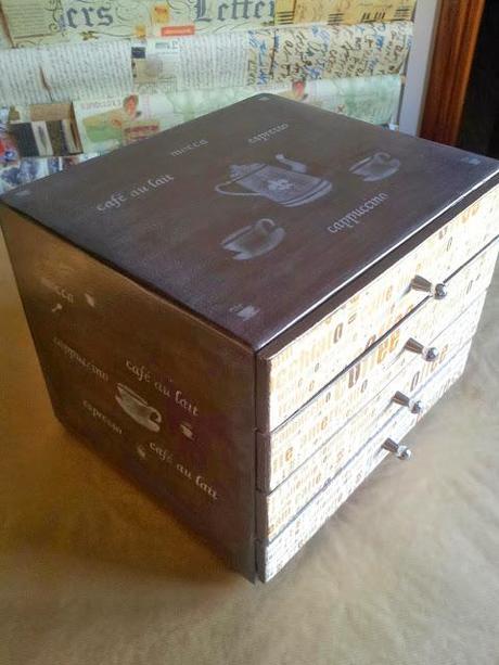 Caja dispensadora para café.