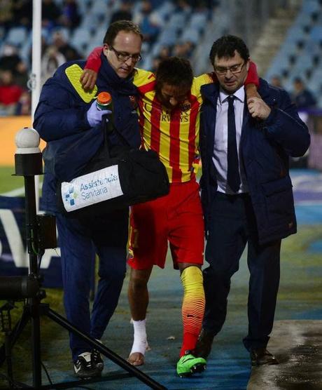 Neymar sufre un esguince de tobillo