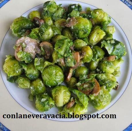 COLES DE BRUSELAS SALTEADAS CON CHAMPIÑONES