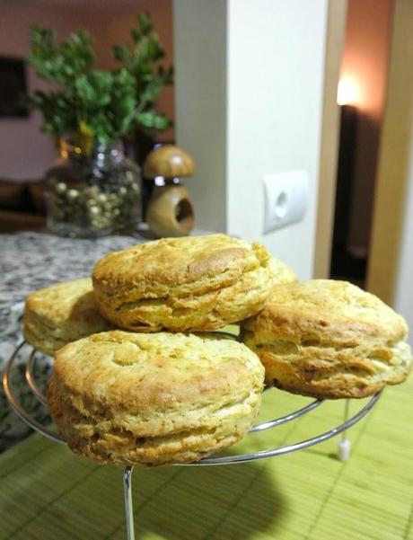 Buttermilk Biscuits (Panecillos con leche y nata)