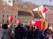 Coca-Cola lanza cielo cientos globos sorpresa para compartir felicidad
